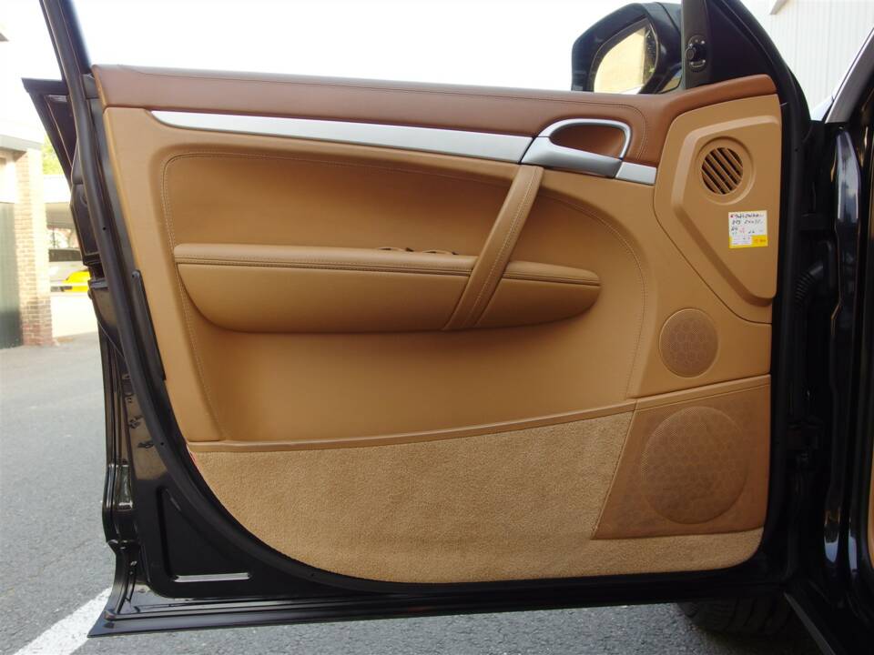 Image 42/93 of Porsche Cayenne Turbo (2007)