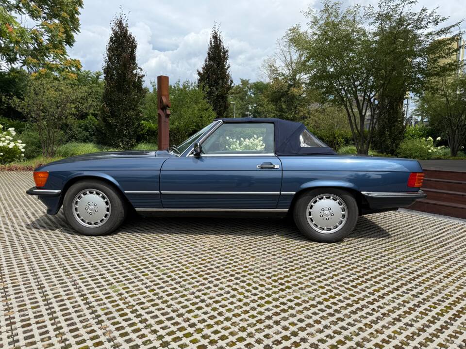 Image 24/30 of Mercedes-Benz 560 SL (1987)
