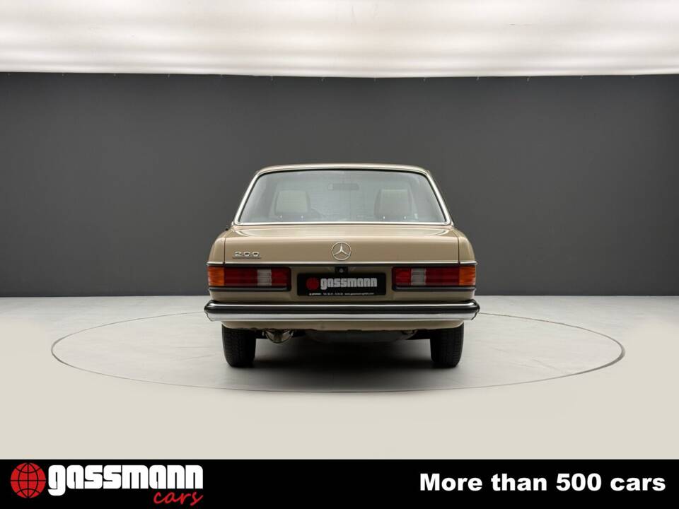 Image 7/15 de Mercedes-Benz 200 (1983)