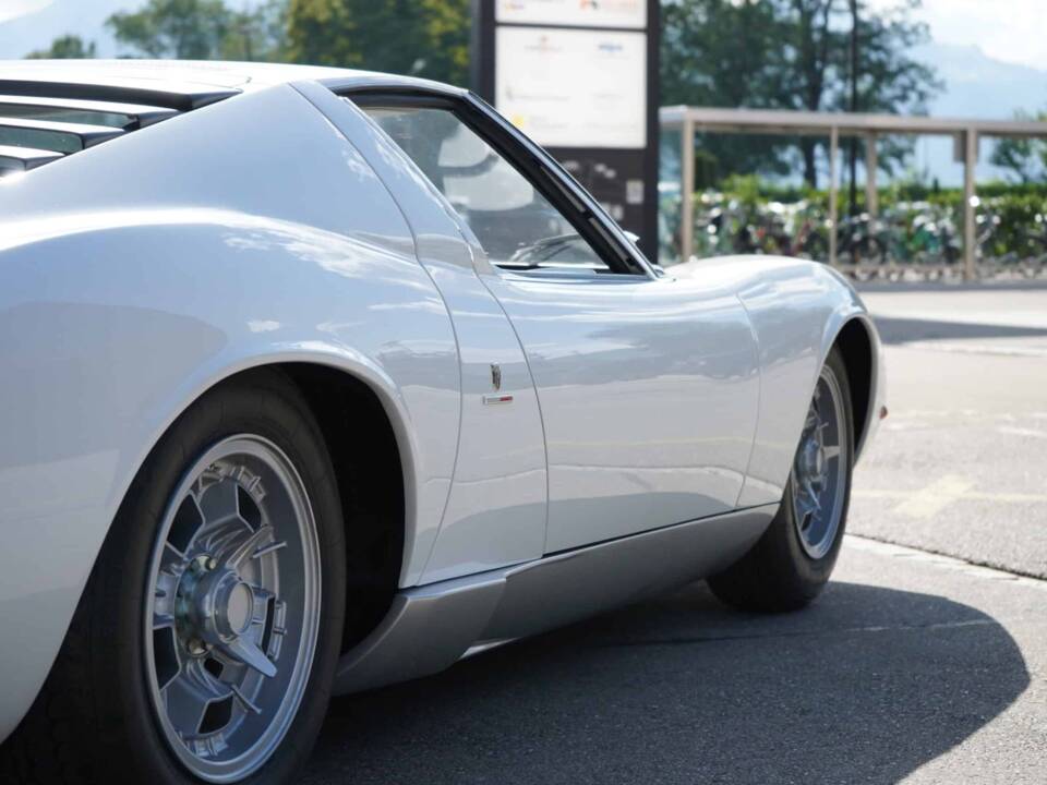 Afbeelding 70/74 van Lamborghini Miura P 400 (1968)