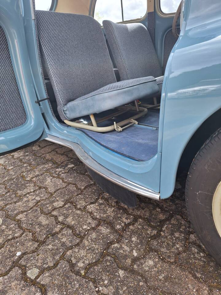 Image 7/9 of Renault 4 CV (1956)