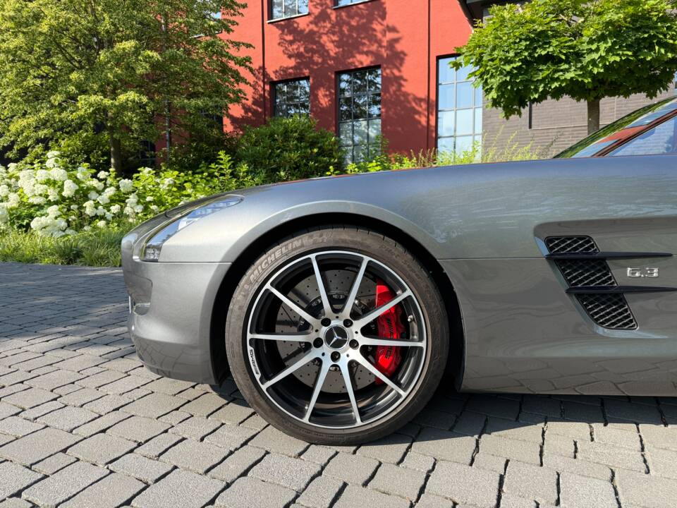 Image 11/40 of Mercedes-Benz SLS AMG GT Roadster (2013)