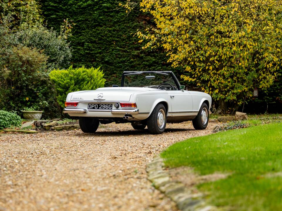 Image 22/50 of Mercedes-Benz 280 SL (1968)