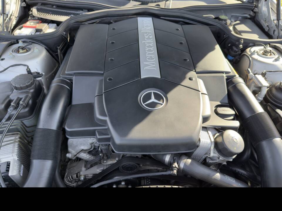 Image 17/89 of Mercedes-Benz SL 500 (2002)