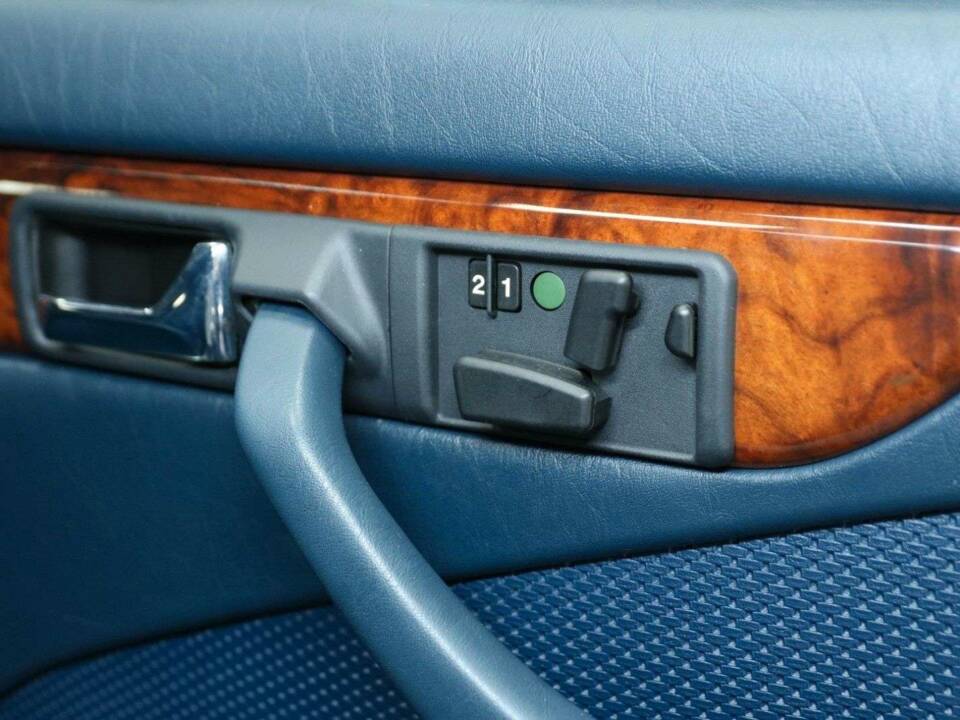 Bild 33/50 von Mercedes-Benz 560 SEC (1988)