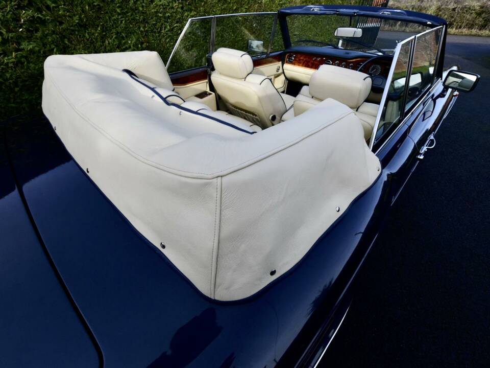 Image 38/50 of Rolls-Royce Corniche III (1990)