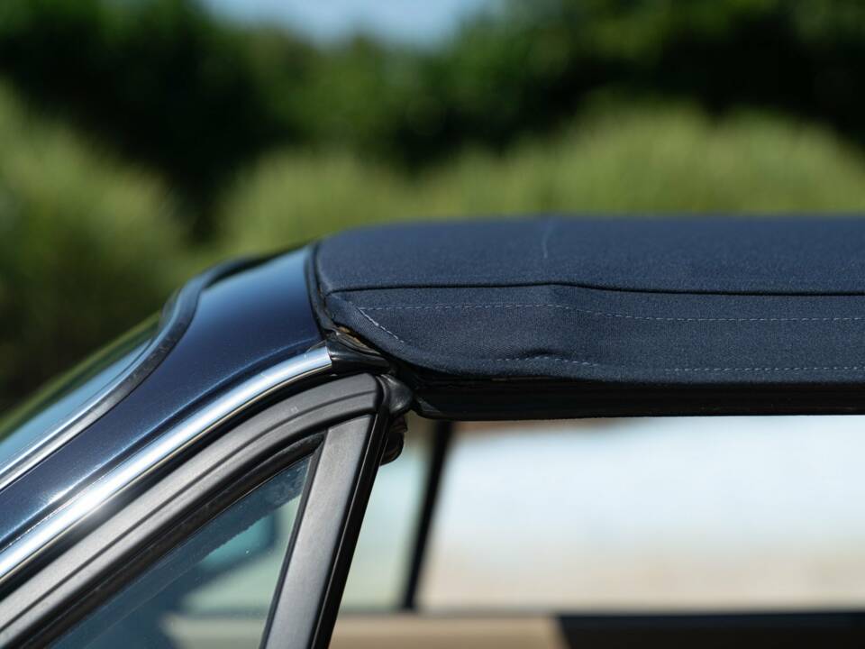 Image 26/50 of BMW 320i (1989)