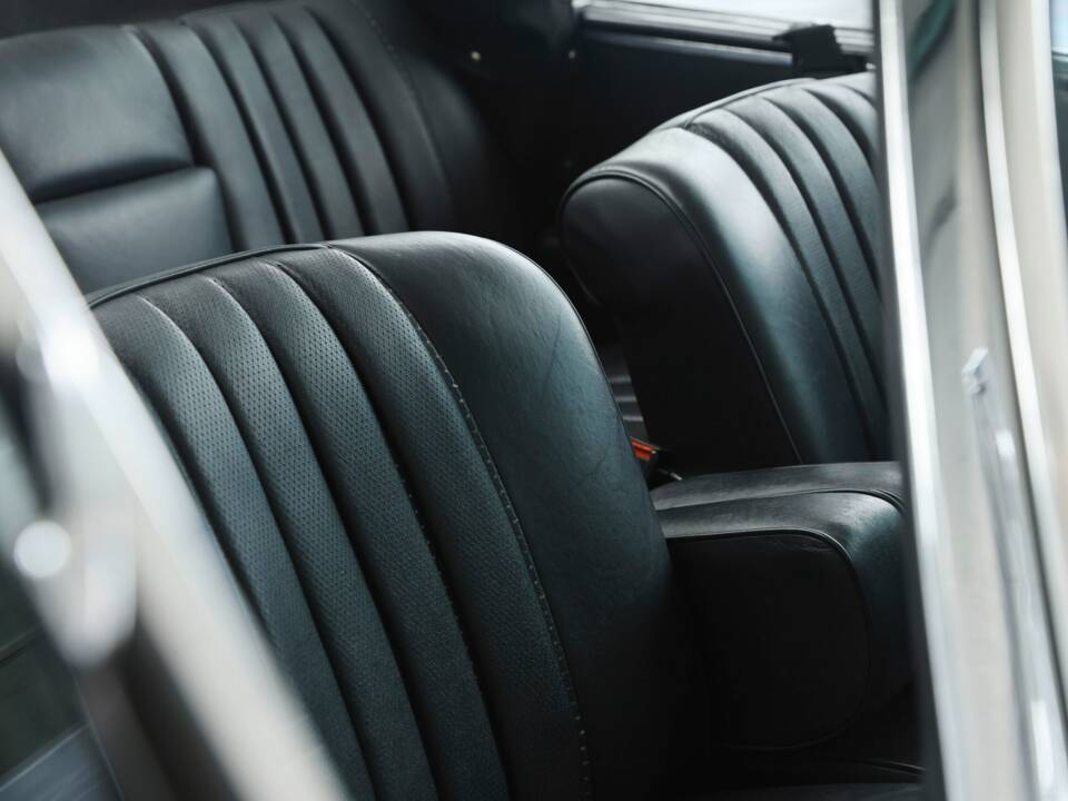 Image 32/48 of Mercedes-Benz 280 SE (1969)