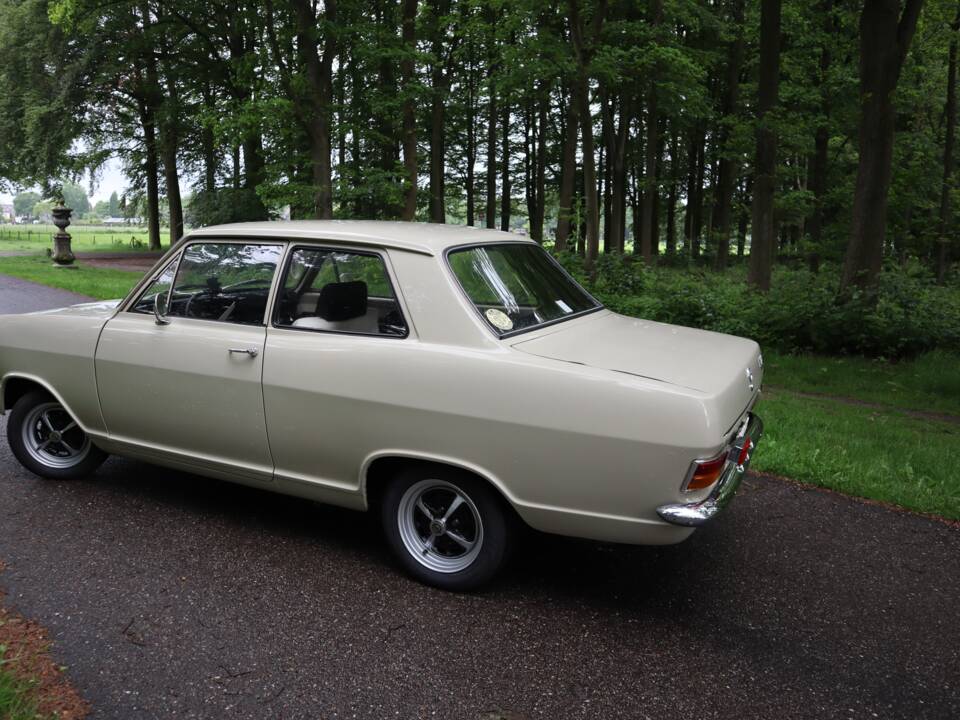 Bild 10/55 von Opel Kadett 1,1 S (1971)