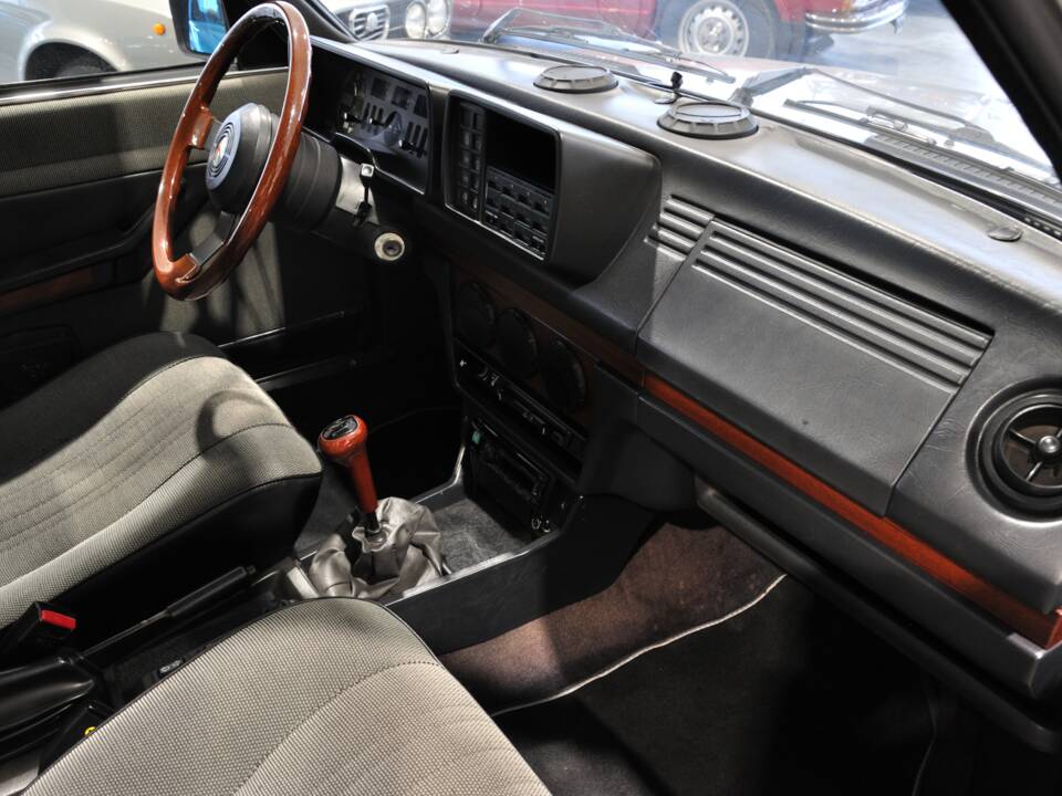 Image 29/49 of Alfa Romeo Alfetta 2.0 (1983)