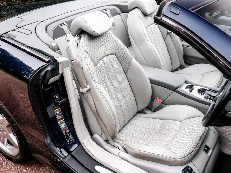 Image 38/41 of Mercedes-Benz SL 55 AMG (2003)