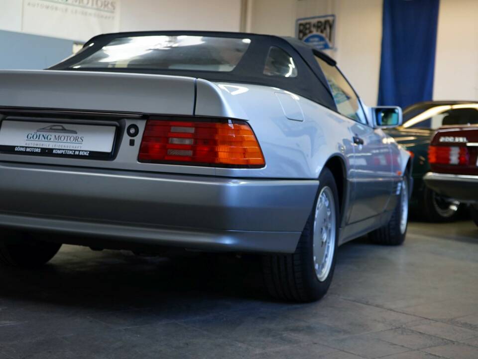 Image 16/42 of Mercedes-Benz 500 SL (1992)