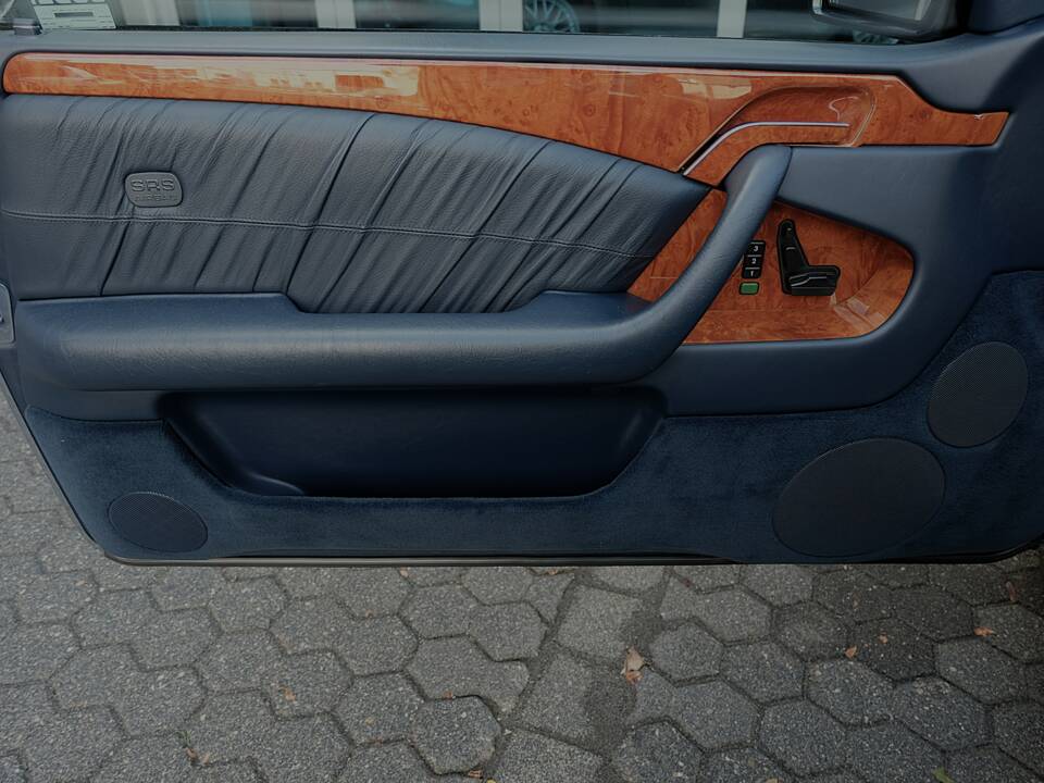 Image 47/70 de Mercedes-Benz CL 500 (1997)