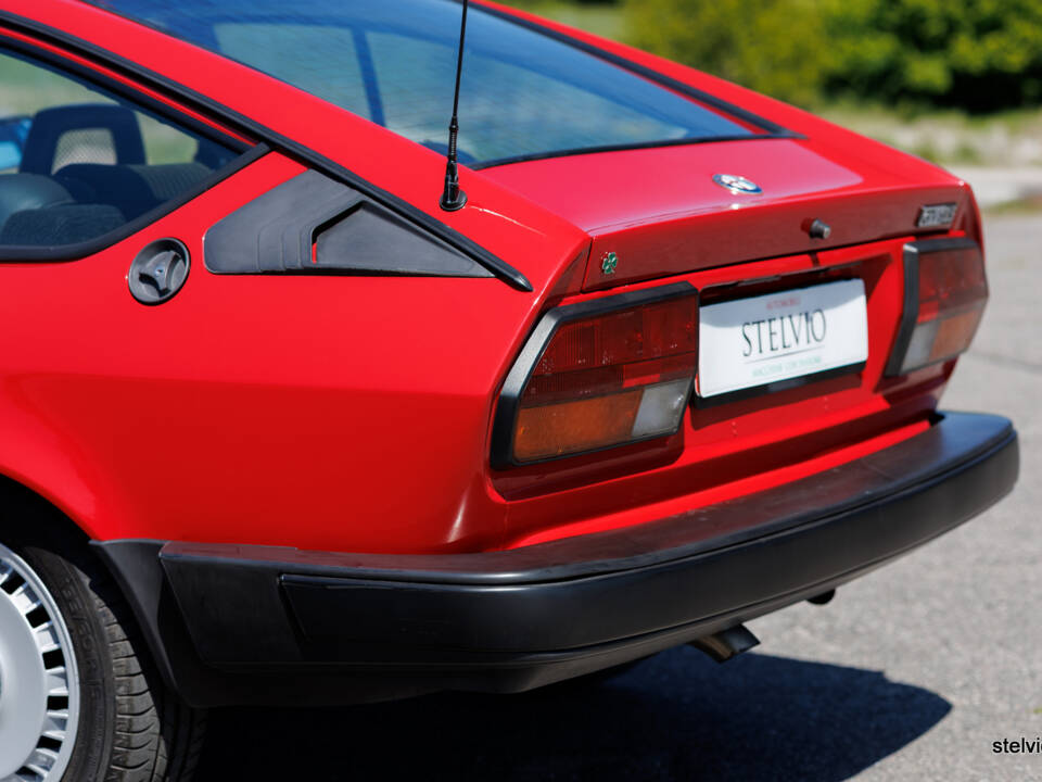 Imagen 24/36 de Alfa Romeo GTV 6 2.5 (1986)