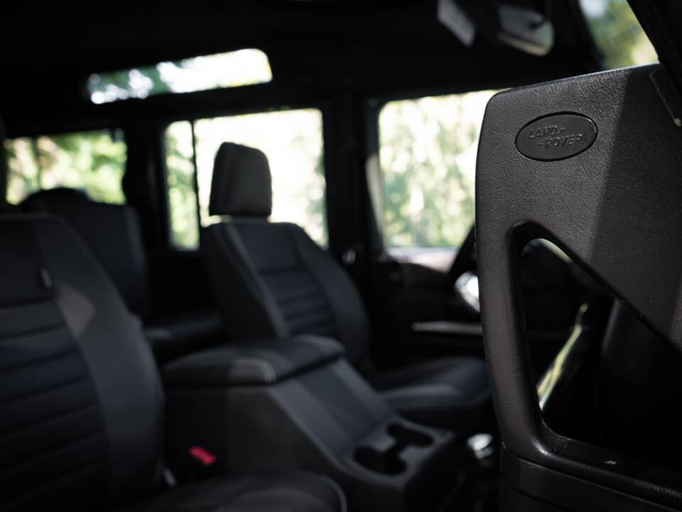 Image 8/67 of Land Rover Defender 110 Turbo Diesel (1999)