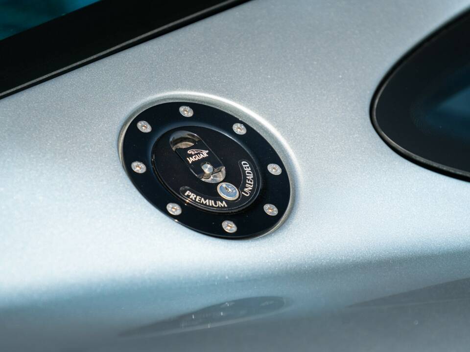 Bild 38/50 von Jaguar XJ 220 (1993)