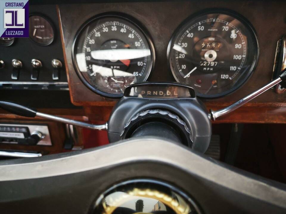 Image 37/64 of Daimler V8-250 (1969)