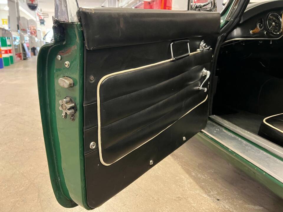 Imagen 8/17 de MG MGA 1500 (1958)