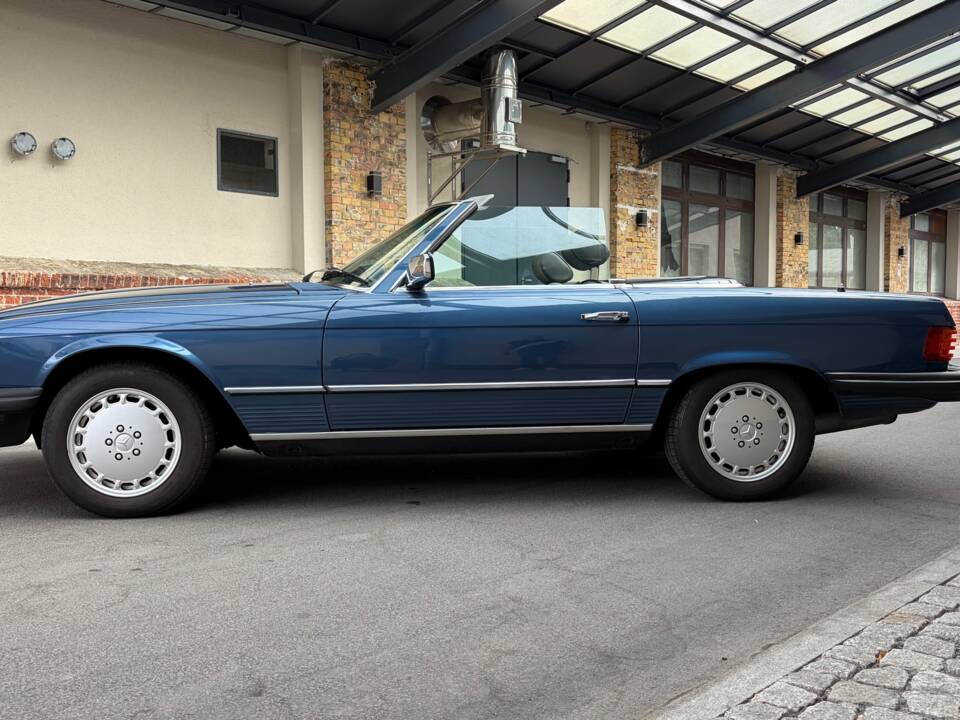 Image 3/88 of Mercedes-Benz 380 SL (1984)