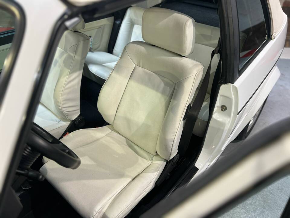 Immagine 12/68 di Volkswagen Golf III GTI 2.0 (1993)