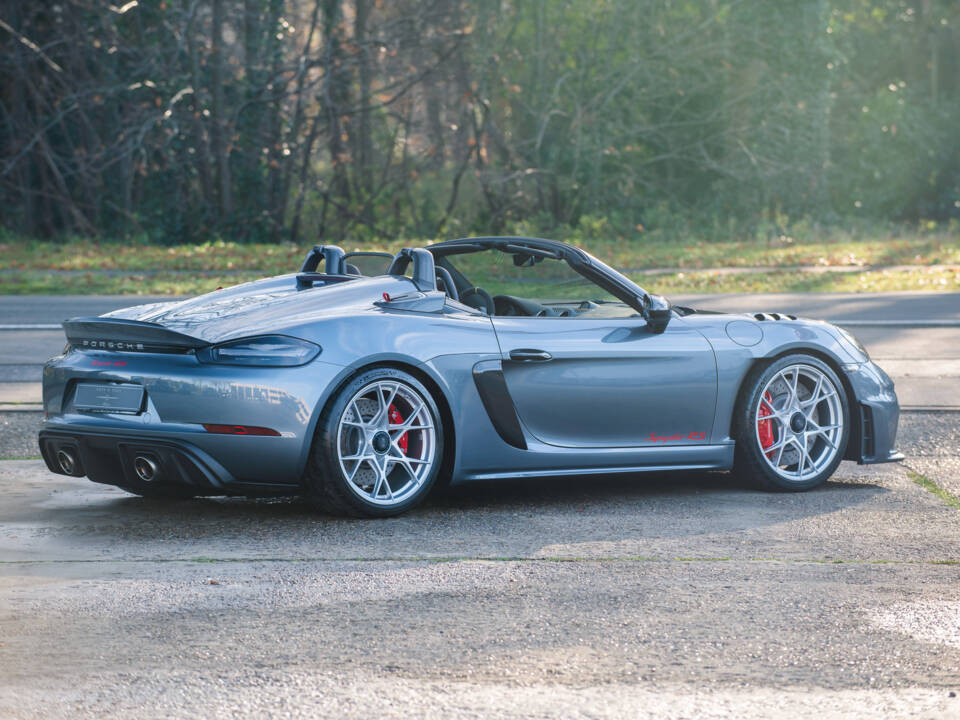 Image 10/22 of Porsche 718 Spyder RS Weissach (2024)