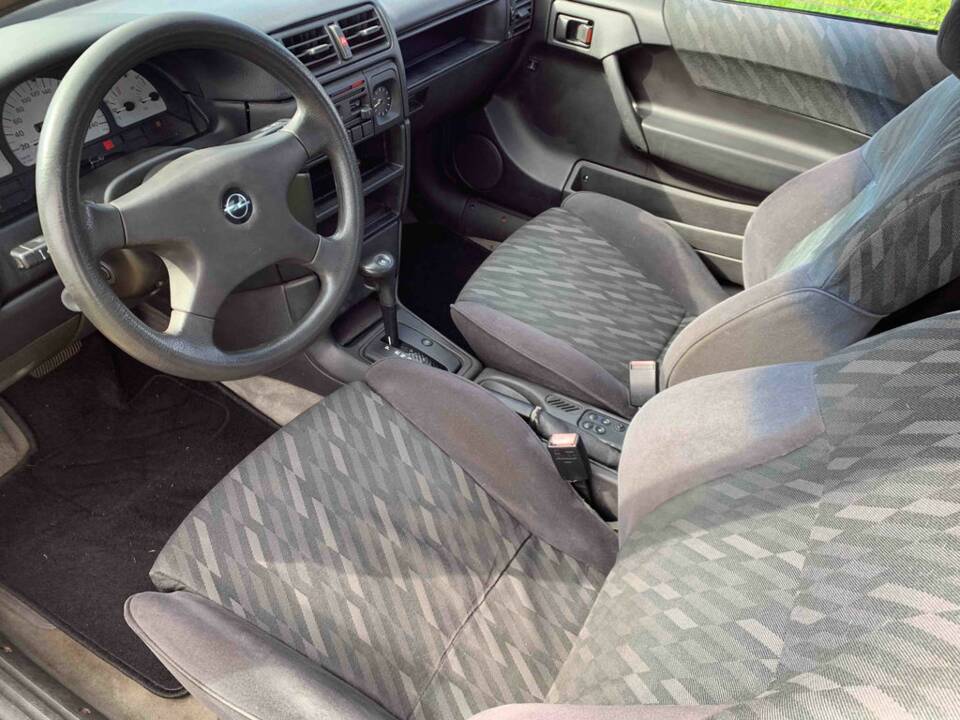 Bild 2/8 von Opel Calibra 2,0 (1991)