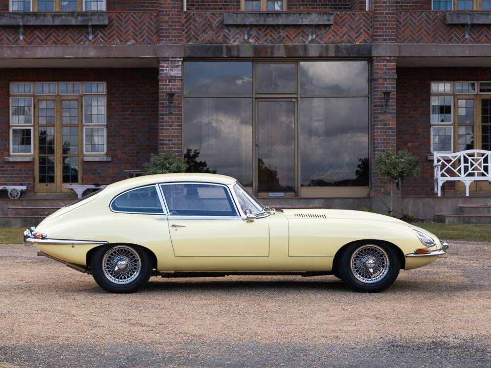 Image 2/40 de Jaguar Type E 4.2 (1966)