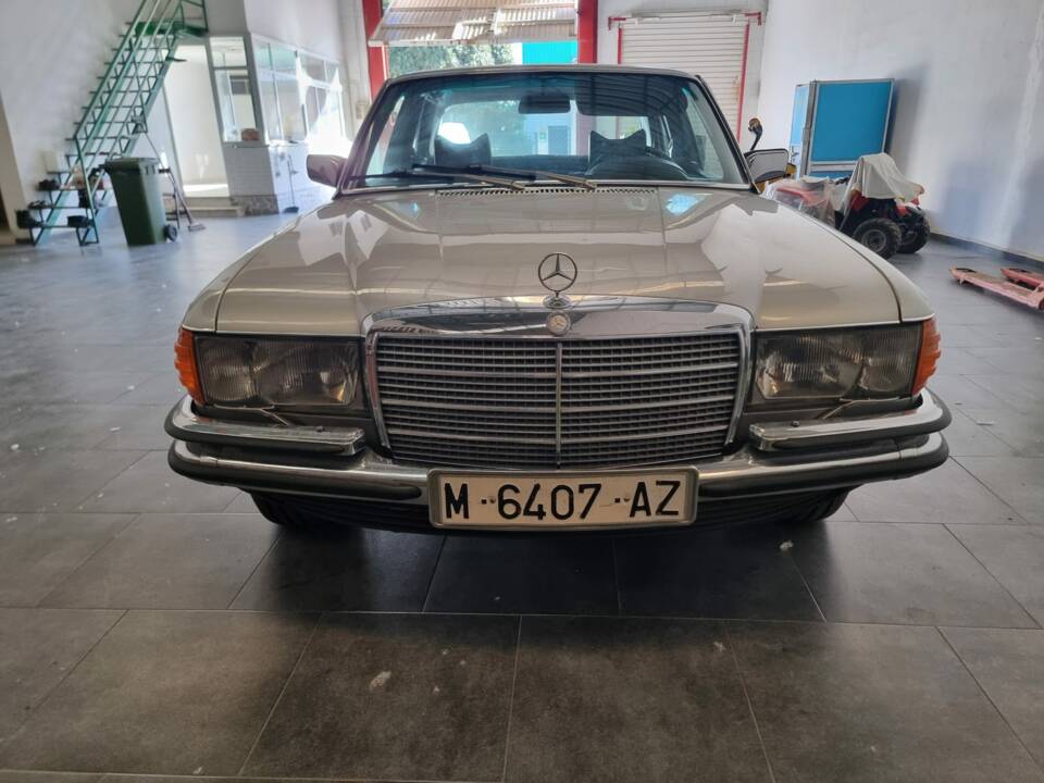 Image 2/5 of Mercedes-Benz 350 SE (1975)