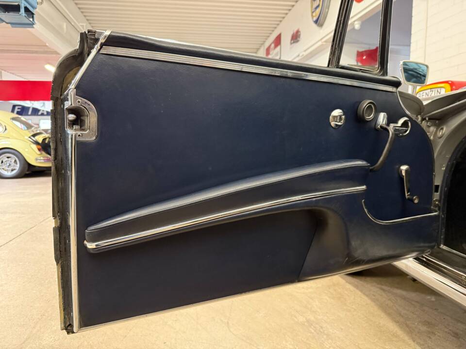 Image 7/18 of Mercedes-Benz 250 SE (1967)