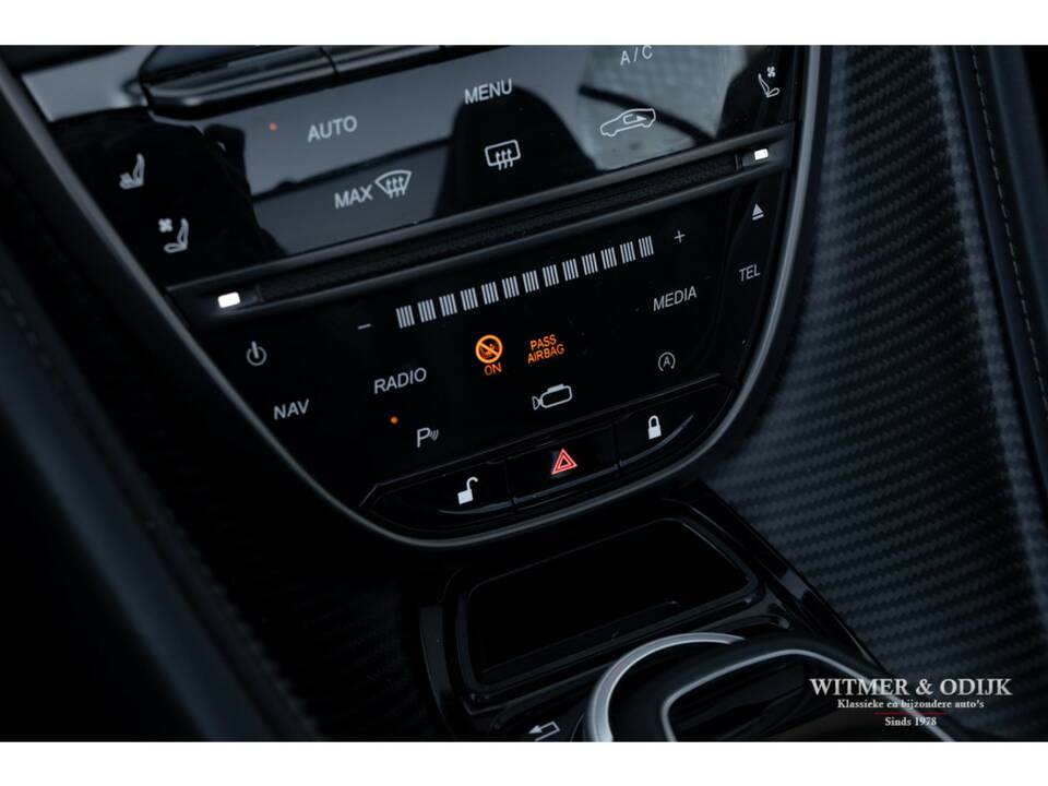 Image 11/41 de Aston Martin DB 11 Volante (2018)