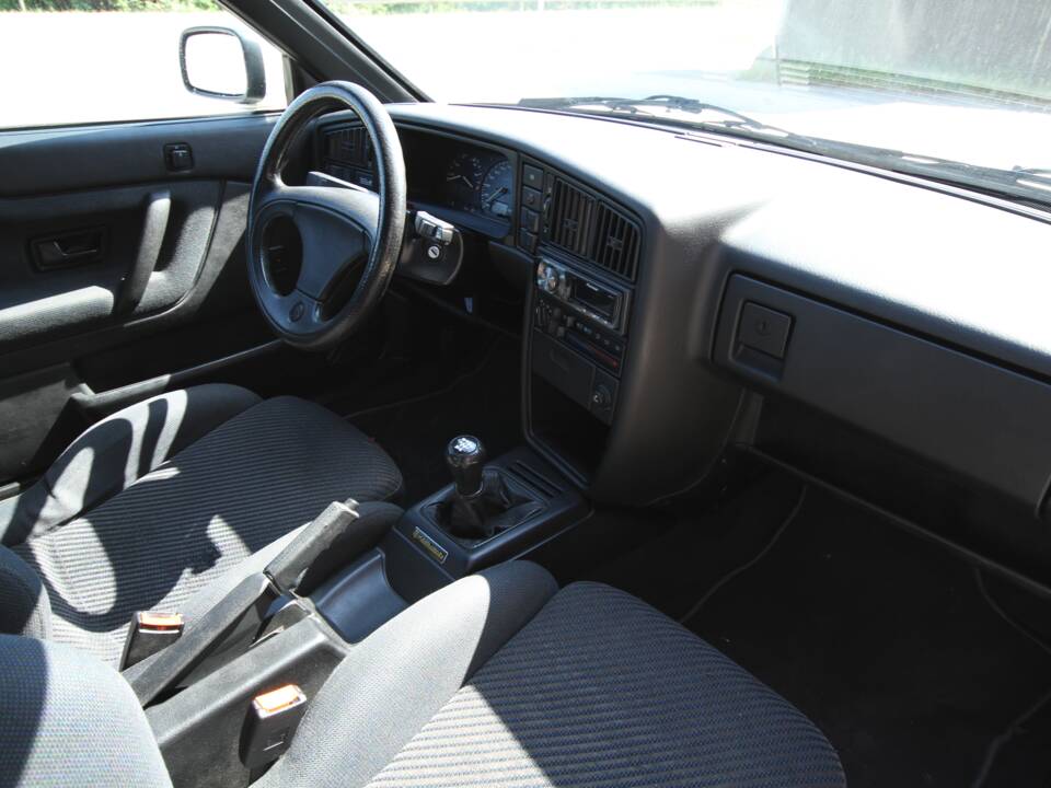 Image 25/31 of Volkswagen Corrado VR6 2.8 (1992)