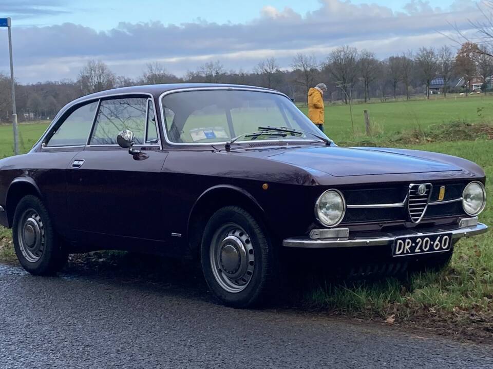 Image 2/15 of Alfa Romeo Giulia GT 1300 Junior (1971)