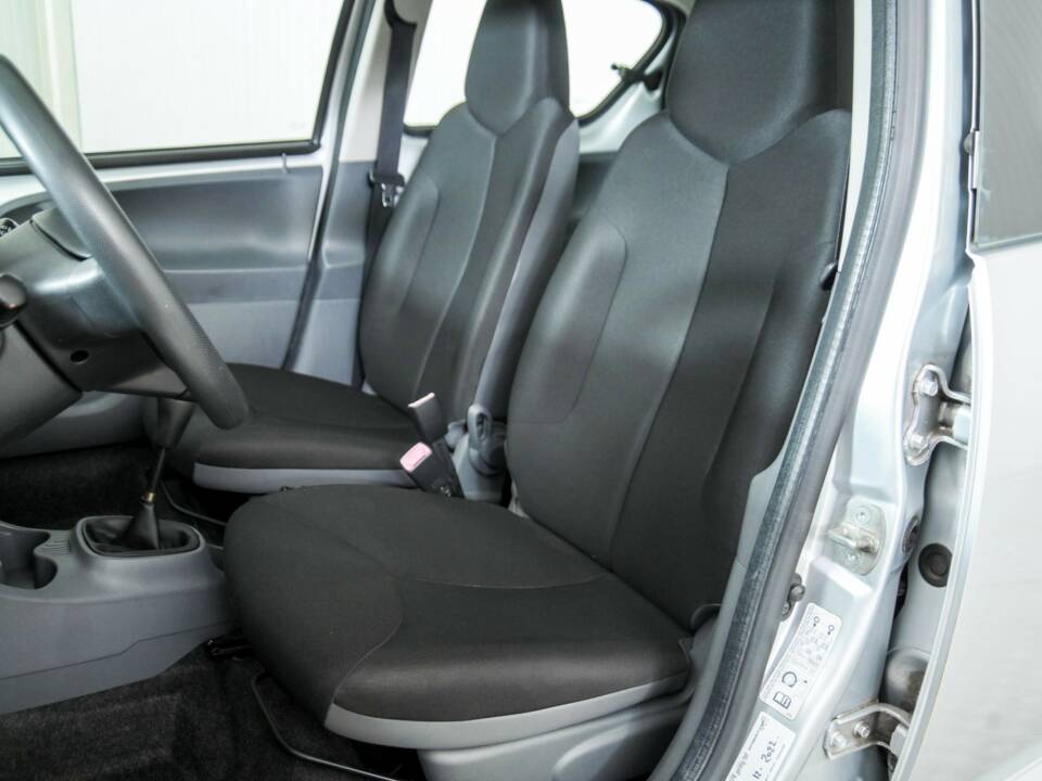 Image 15/48 of Toyota Aygo (2010)