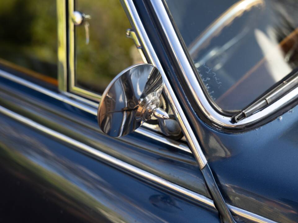 Image 16/50 de Jaguar Mk II 3.8 (1966)