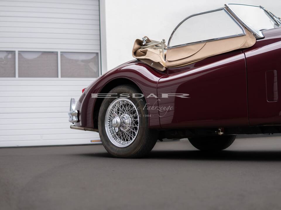 Image 18/32 de Jaguar XK 140 OTS (1955)