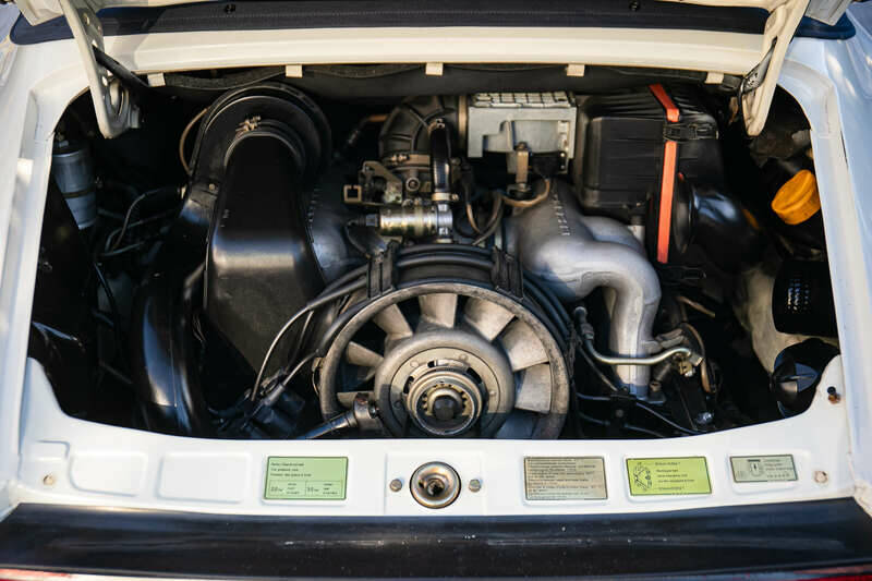 Image 3/31 of Porsche 911 Carrera 3.2 (1987)