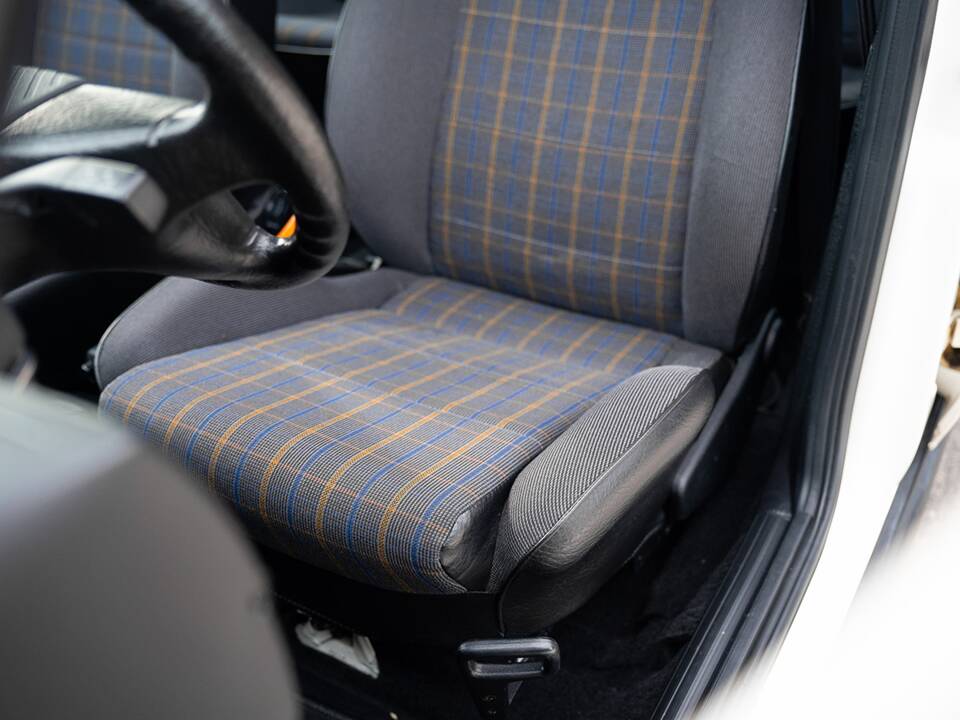 Image 25/48 de Volkswagen Golf Mk II GTi 16V 1.8 (1990)