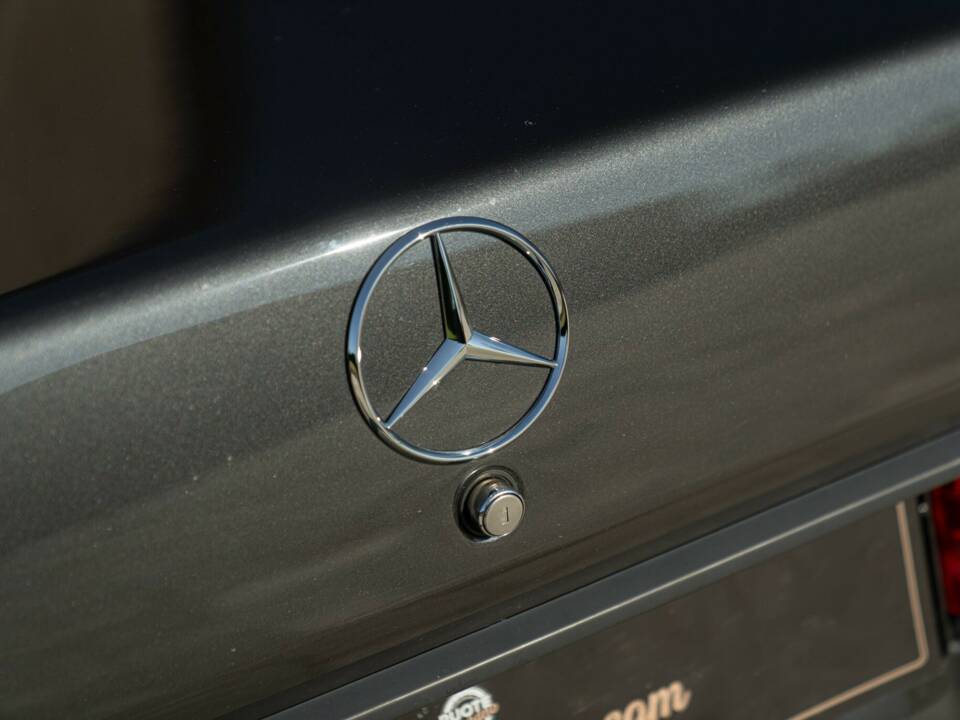 Obraz 12/50 pojazdu Mercedes-Benz 190 E (1988)
