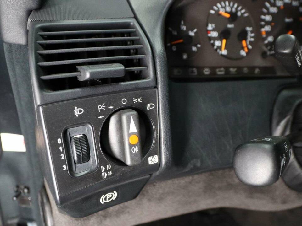 Bild 16/50 von Mercedes-Benz 500 SL (1991)