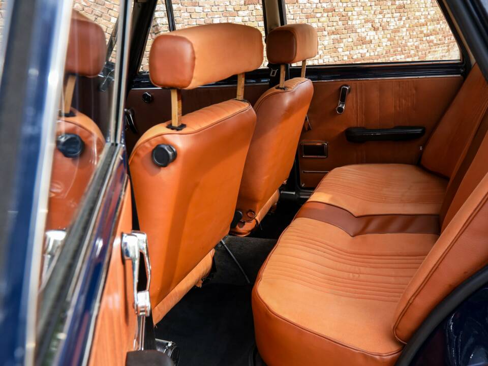 Image 27/50 of Alfa Romeo Giulia Nuova Super 1300 (1975)