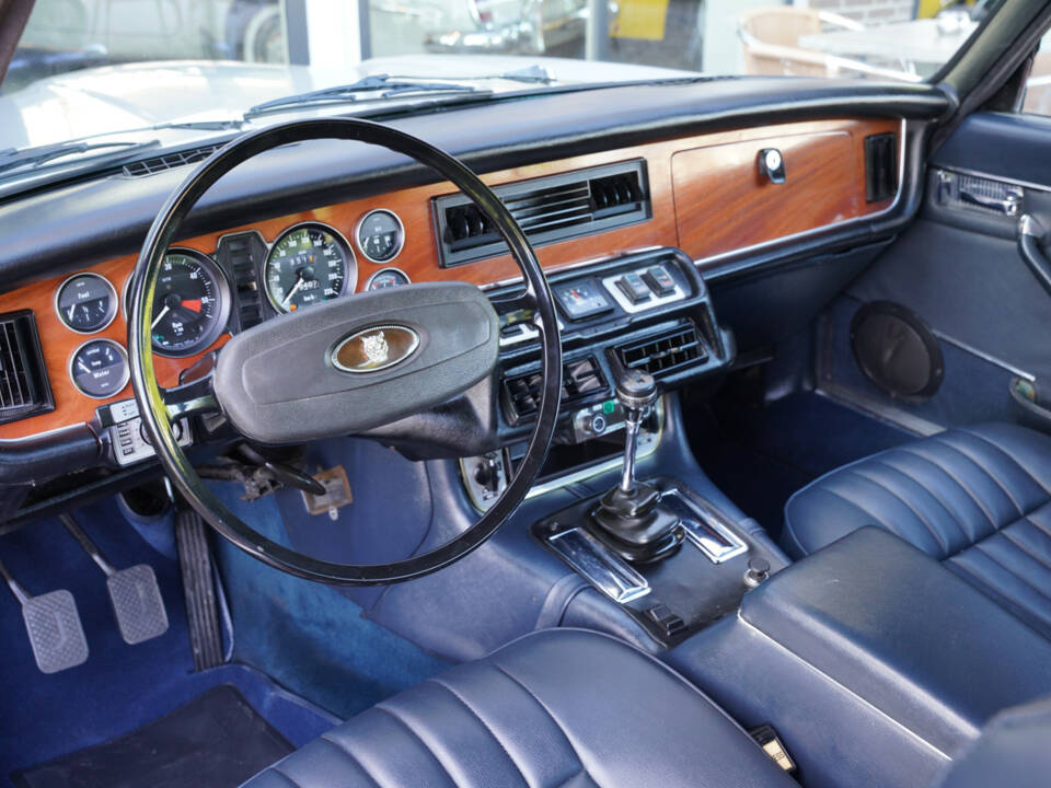 Bild 3/50 von Jaguar XJ 6 C 4.2 (1975)