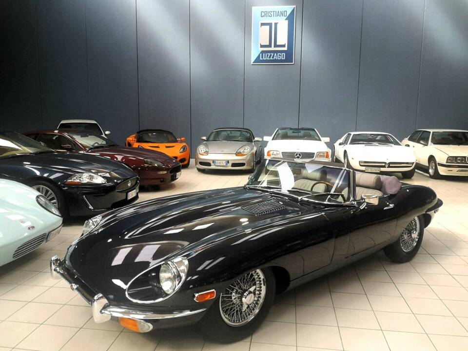 Image 3/49 de Jaguar E-Type (1970)