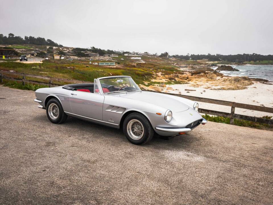 Immagine 17/48 di Ferrari 330 GTS (1968)