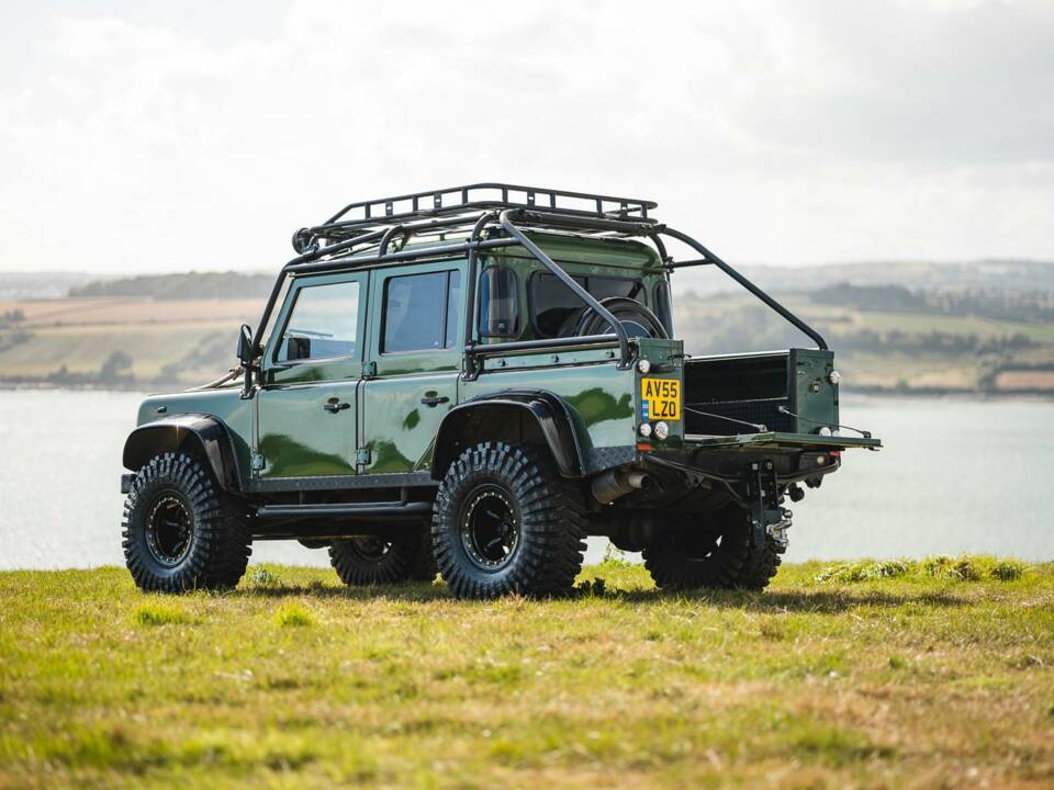 Image 13/31 de Land Rover Defender 110 (2005)