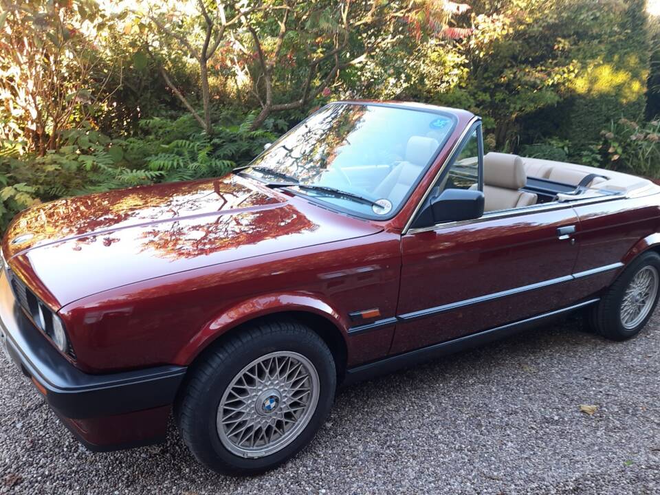 Bild 1/33 von BMW 318i (1993)
