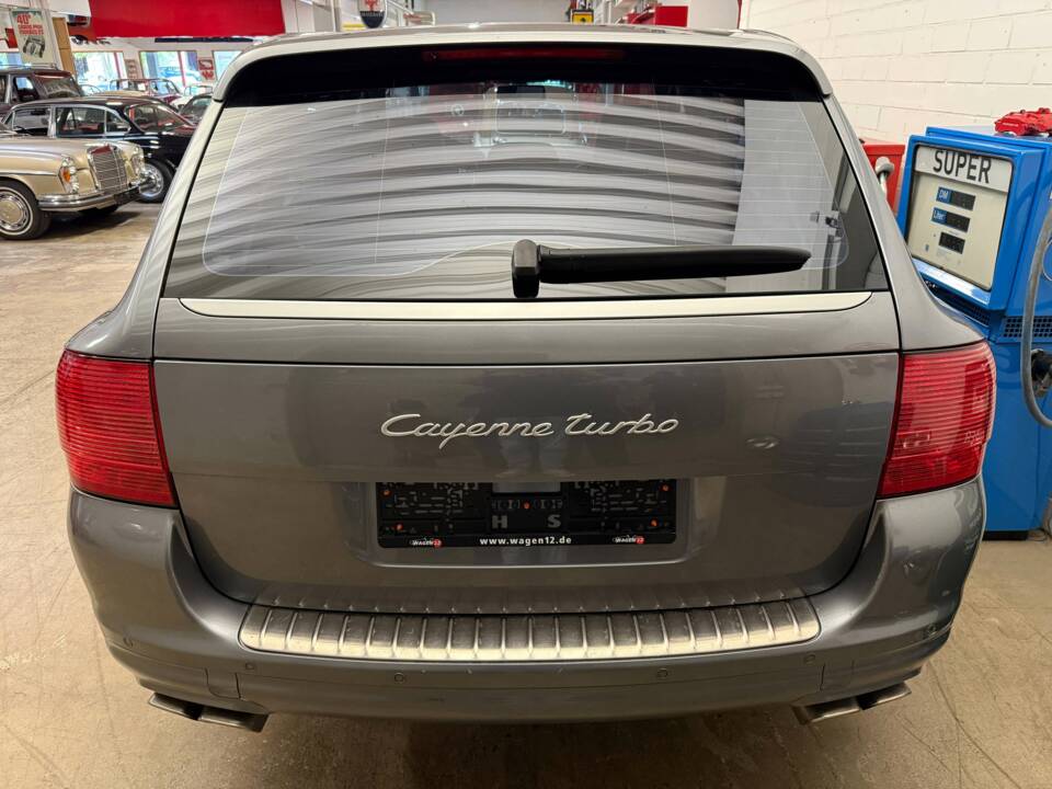 Image 15/16 de Porsche Cayenne Turbo (2003)