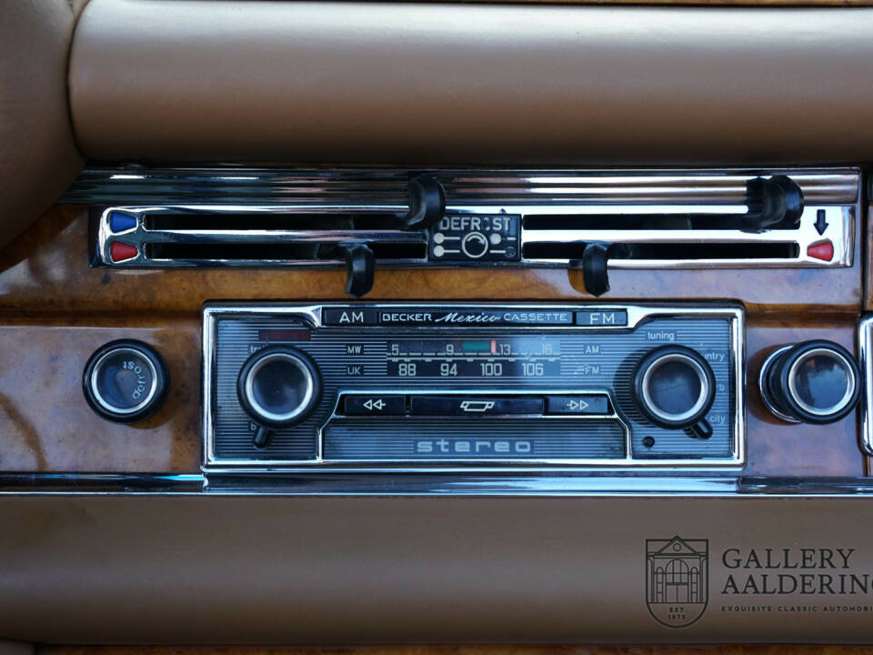 Image 28/50 de Mercedes-Benz 280 SE 3,5 (1971)