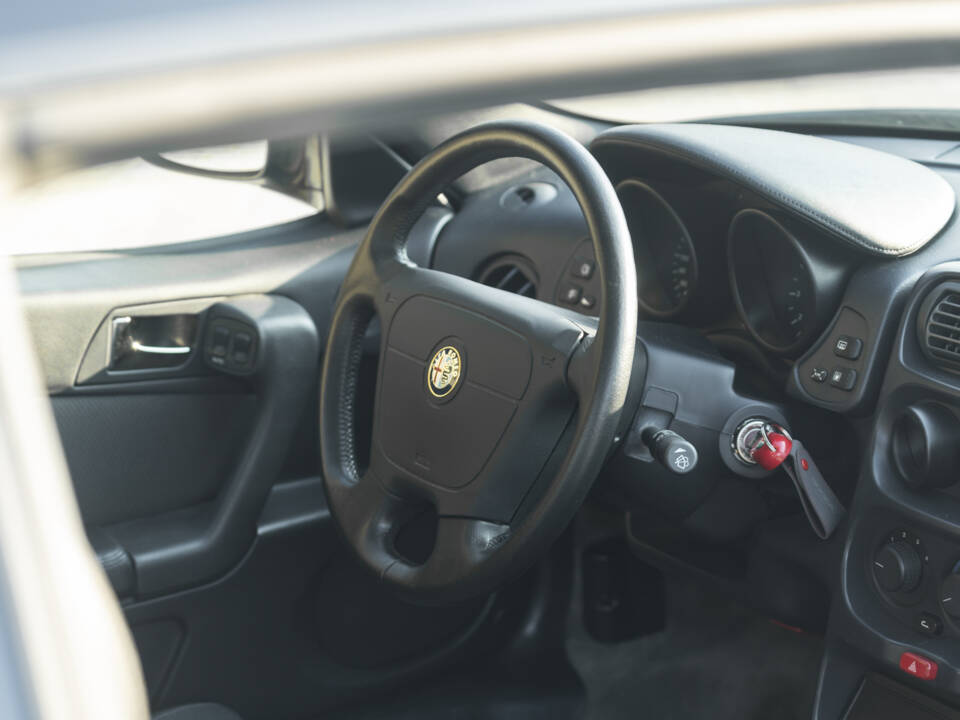 Bild 20/34 von Alfa Romeo GTV 2.0 V6 Turbo (1996)