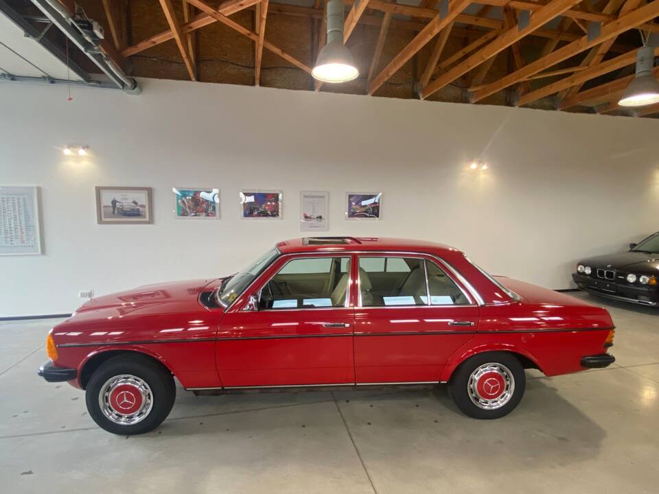 Image 3/100 of Mercedes-Benz 300 D (1983)