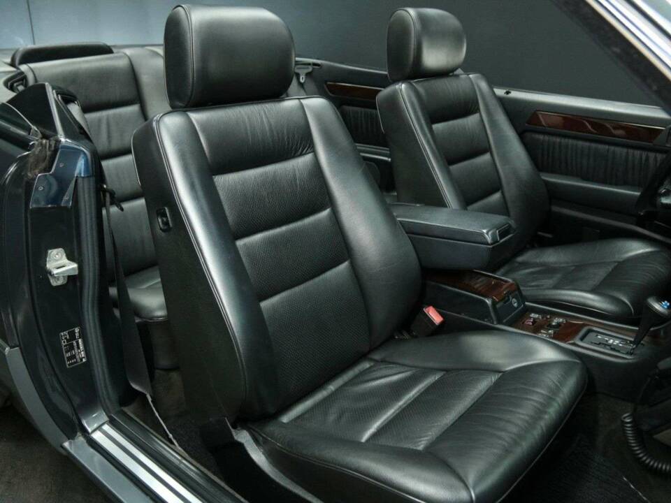 Immagine 22/30 di Mercedes-Benz E 320 (1997)